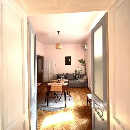 Simon Old Town City Center Apartment
