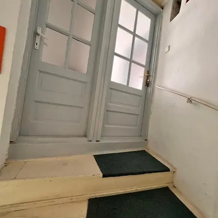 Simon Old Town City Center Apartment *